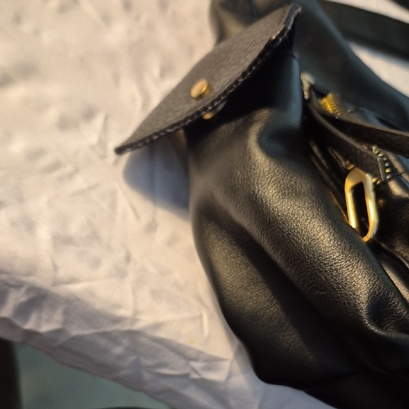 Elegant Black Shoulder Bag with lots of pockets - Picture 3 of 16